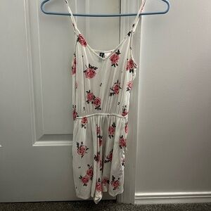 flower romper and has pockets!!